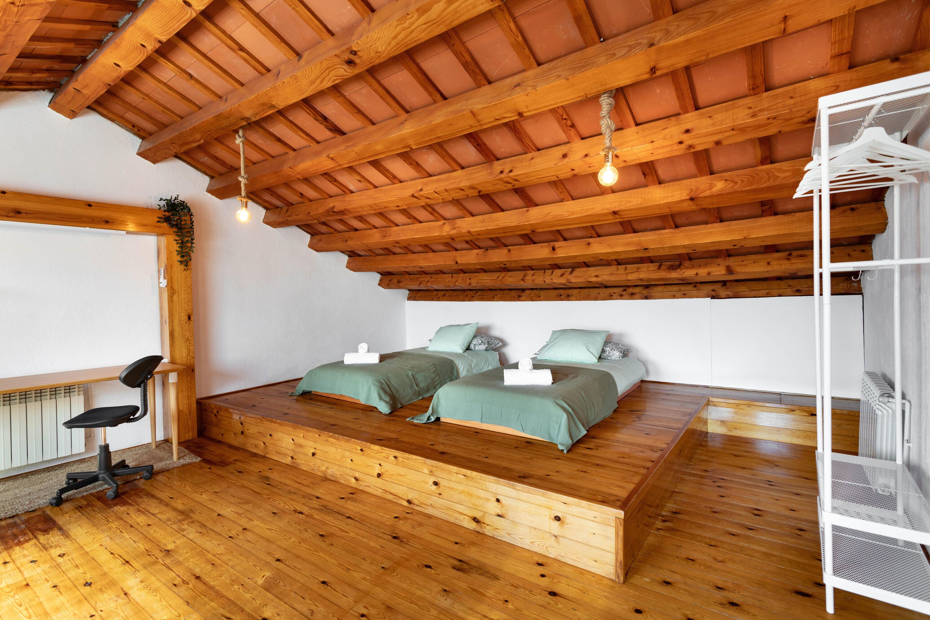 4 slaapkamers, een strijkplank/strijkijzer, wifi