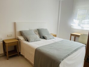 2 sovrum och strykjärn/strykbräda