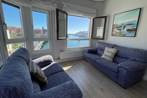 TV - Artza II apartment with port views (Bermeo)
