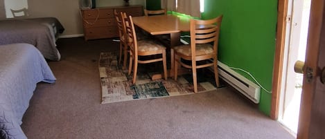 1 habitación, wifi y ropa de cama