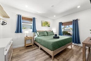 3 Schlafzimmer, Schreibtisch, Bügeleisen/Bügelbrett, Reisekinderbett