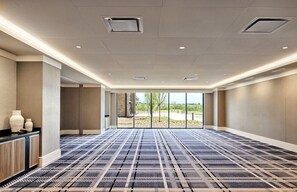 Interior - King Room at a 5⭐️ Hotel (Frisco)