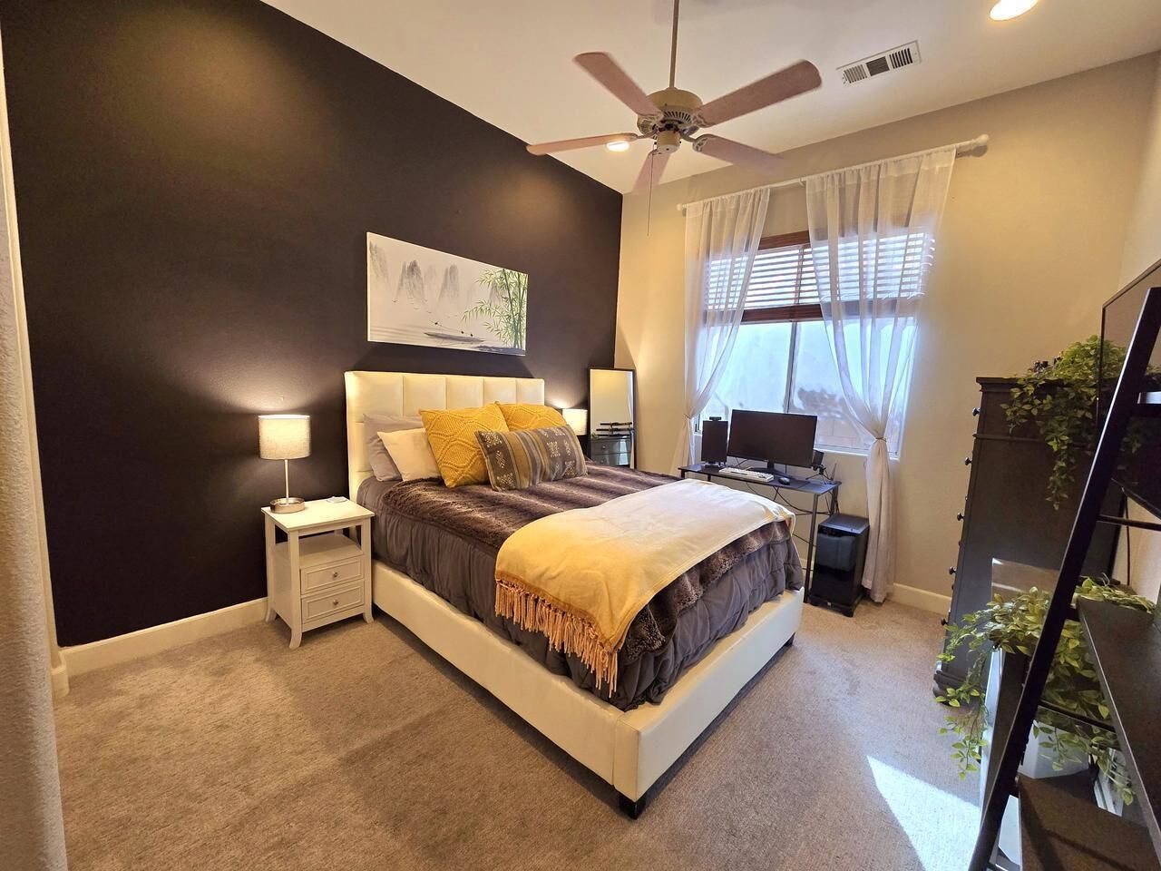 Una scrivania, ferro/asse da stiro, Wi-Fi, lenzuola