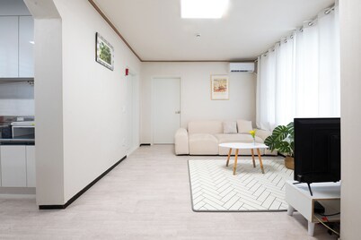 2F TOV ROOM,3R00MS, A place to create good memories with  people,near Humphrey