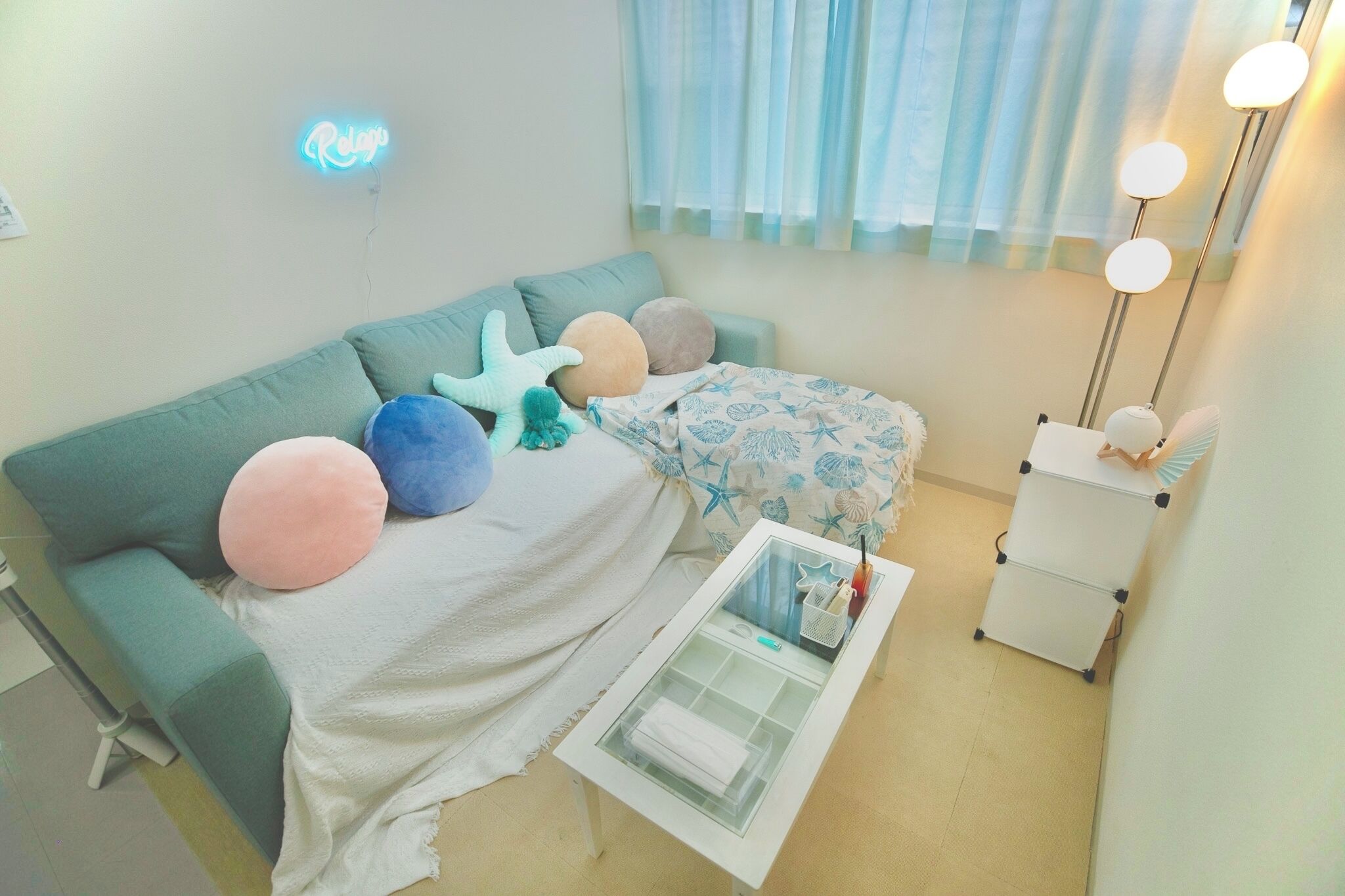 2 bedrooms, desk, iron/ironing board, travel cot