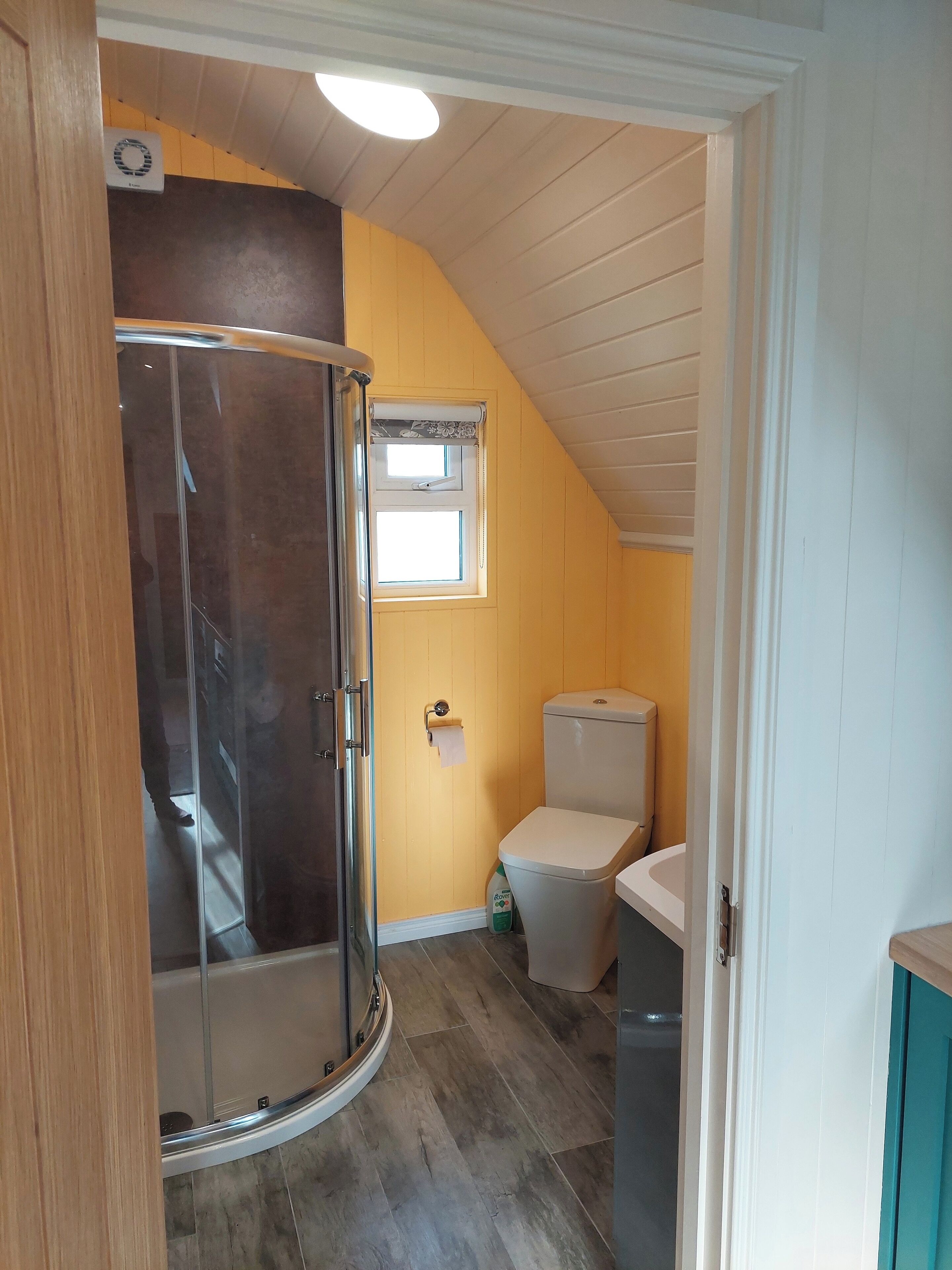 淋浴设施、吹风机、毛巾