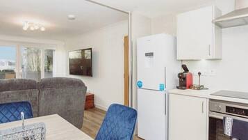 冰箱、微波炉、烤箱、炉灶