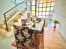 Quarto casal luxo | Cofres nos quartos, cortinas blackout, quartos à prova de som