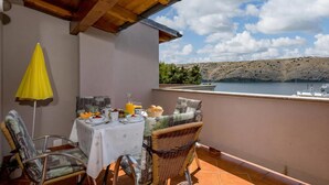 Outdoor dining - Sunset By The Sea /w Sea View Balcony, Lopar, Croatia (Lopar)