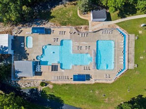 An aerial view of a resort with multiple swimming pools, sun loungers, and a covered area. - Freshly Updated Lake-Access Condo with Outdoor Pool, Mini Golf, Pickleball & Free Attraction Tickets (Kimberling City)