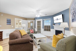 Smart TV, fireplace