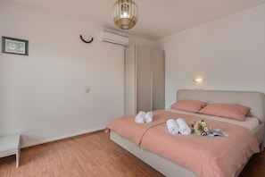 2 bedrooms, free WiFi, bed sheets