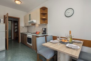 Fridge, microwave, oven, stovetop - Sea Dream, Lopar, Croatia (Lopar)