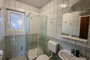 Shower, towels - Sea Dream, Lopar, Croatia (Lopar)