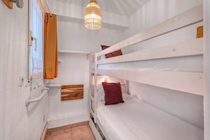 2 bedrooms, free WiFi, bed sheets