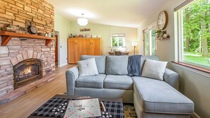 Téléviseur connecté, foyer, livres