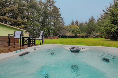 Coastal Escape: Gorgeous 4-Bed Home in Bandon
