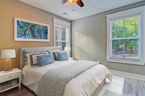 3 slaapkamers, een strijkplank/strijkijzer, wifi, beddengoed