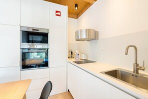 Refrigerador, microondas, horno y lavavajillas 