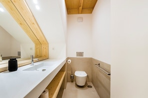 Dusche, Haartrockner, HandtĂŒcher