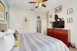 4 bedrooms, iron/ironing board, Internet, bed sheets