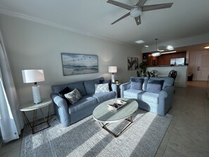 テレビ、DVD プレ  ーヤー