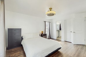 4 Schlafzimmer, Bügeleisen/Bügelbrett, Reisekinderbett, Internetzugang