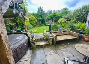Cottage | Terrace/patio - Quaint and Cosy Cottage - Manchester (Bury)