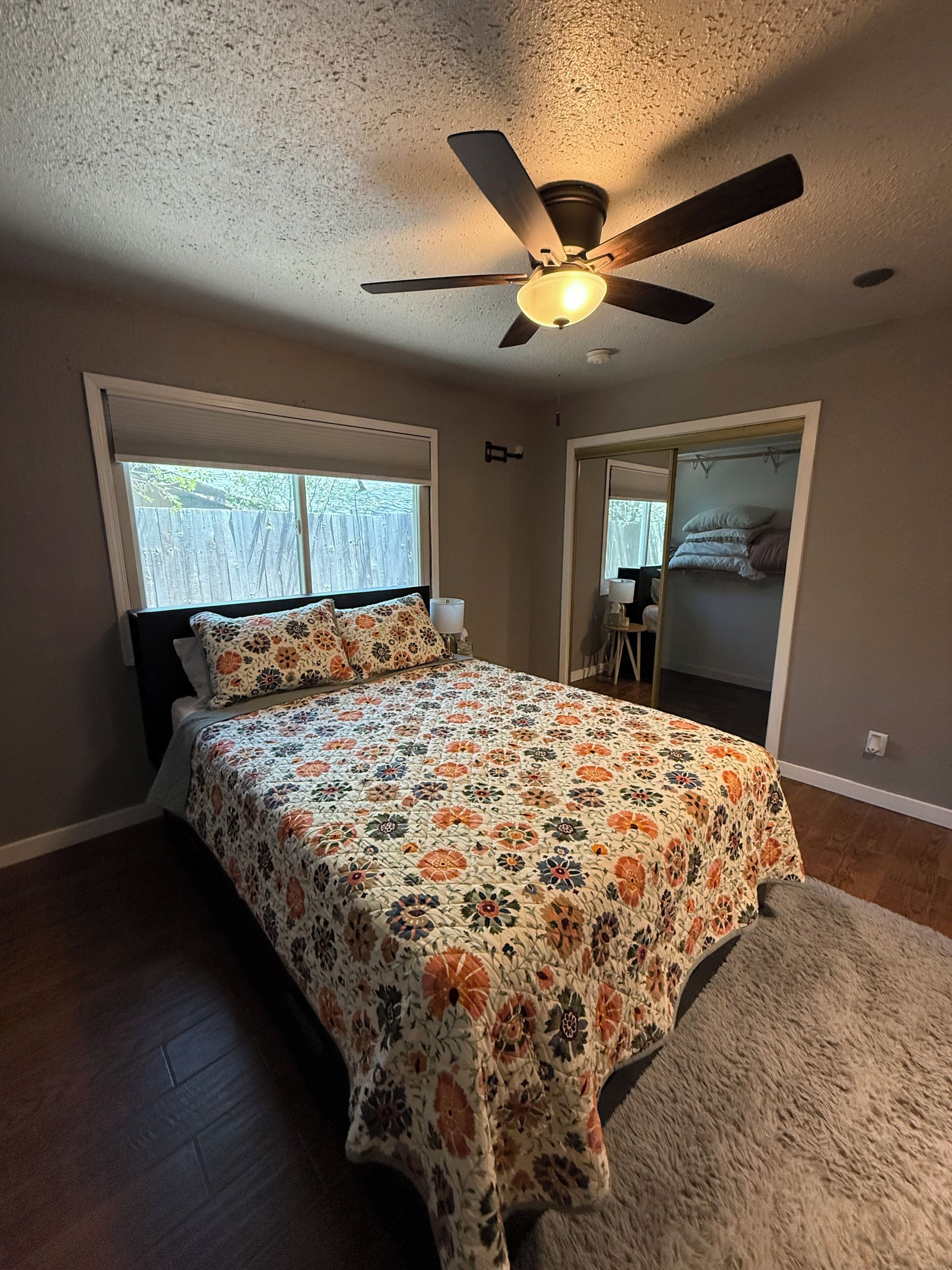 1 habitación, escritorio, wifi gratis y ropa de cama 