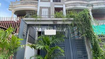 Fachada de la propiedad