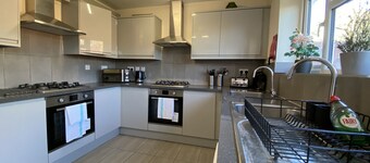 Burnham / Slough Spacious Six Bedroom House