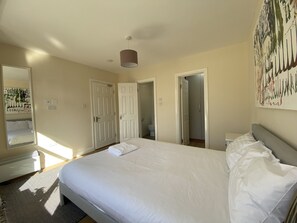 6 室のベッドルーム、アイロン / アイロン台