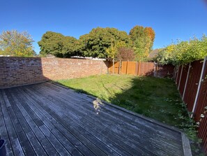 Property grounds - Burnham / Slough Spacious Six Bedroom House (Burnham)