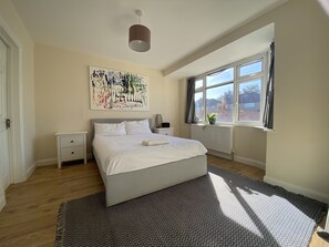6 bedrooms, iron/ironing board
