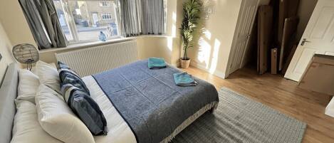 6 bedrooms, iron/ironing board