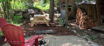 Cabin in Mountain Station - Easy Walk to Town and bordering the Rail to Trail