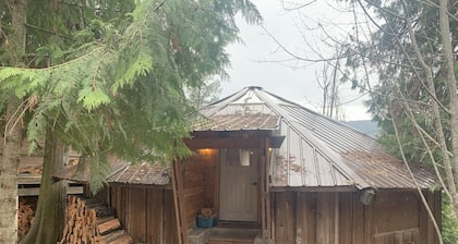 Cabin in Mountain Station - Easy Walk to Town and bordering the Rail to Trail