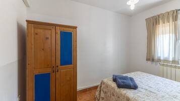 5 habitaciones, tabla de planchar con plancha y wifi gratis