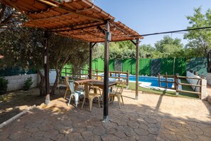 Outdoor dining - Country House 'Casa Fina' with Private Pool, Shared Terrace and Wi-Fi (Fuentidueña De Tajo)