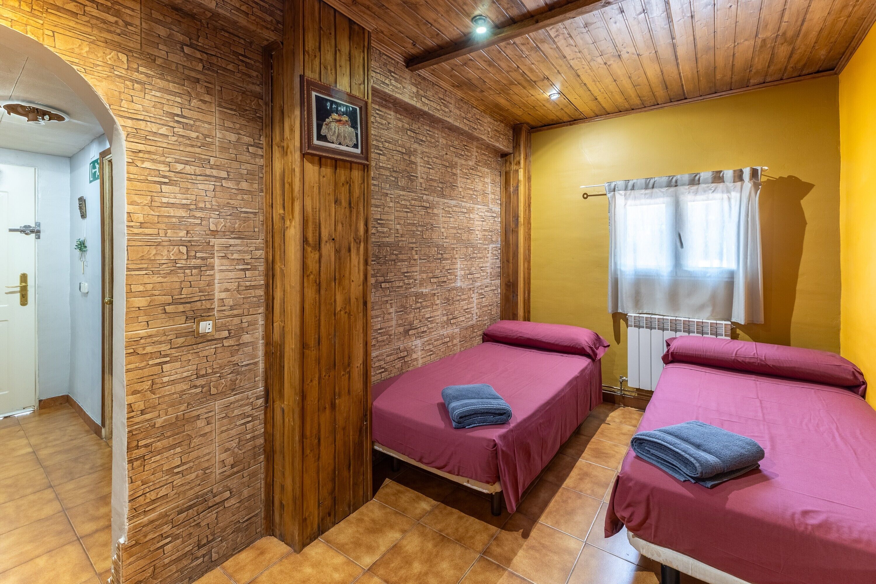 5 bedrooms, iron/ironing board, free WiFi, bed sheets