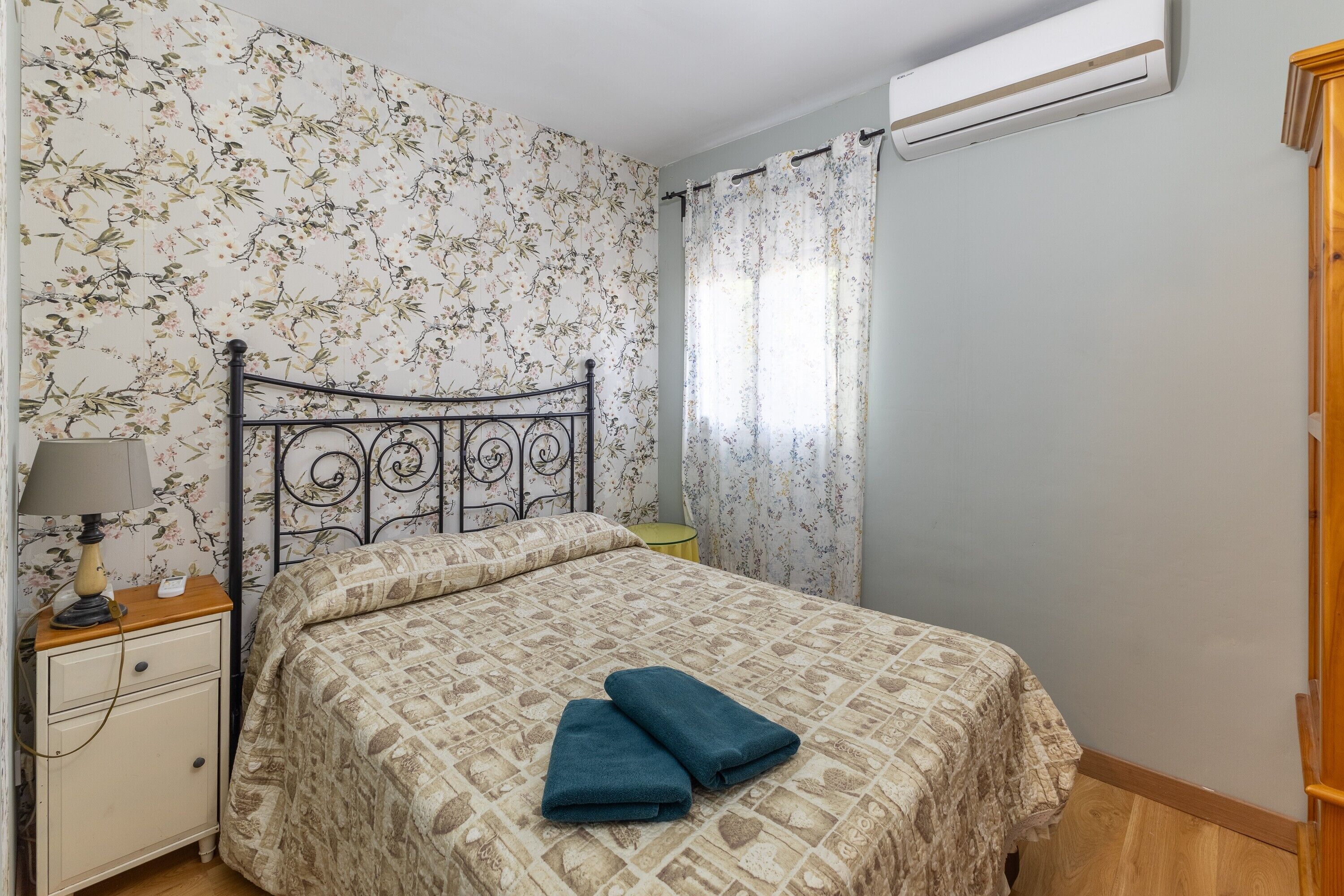 3 dormitorios, tabla de planchar con plancha, wifi gratis y ropa de cama