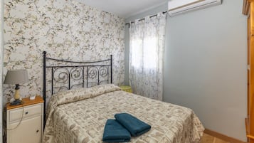 3 dormitorios, tabla de planchar con plancha, wifi gratis y ropa de cama