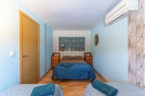 3 bedrooms, iron/ironing board, free WiFi, bed sheets