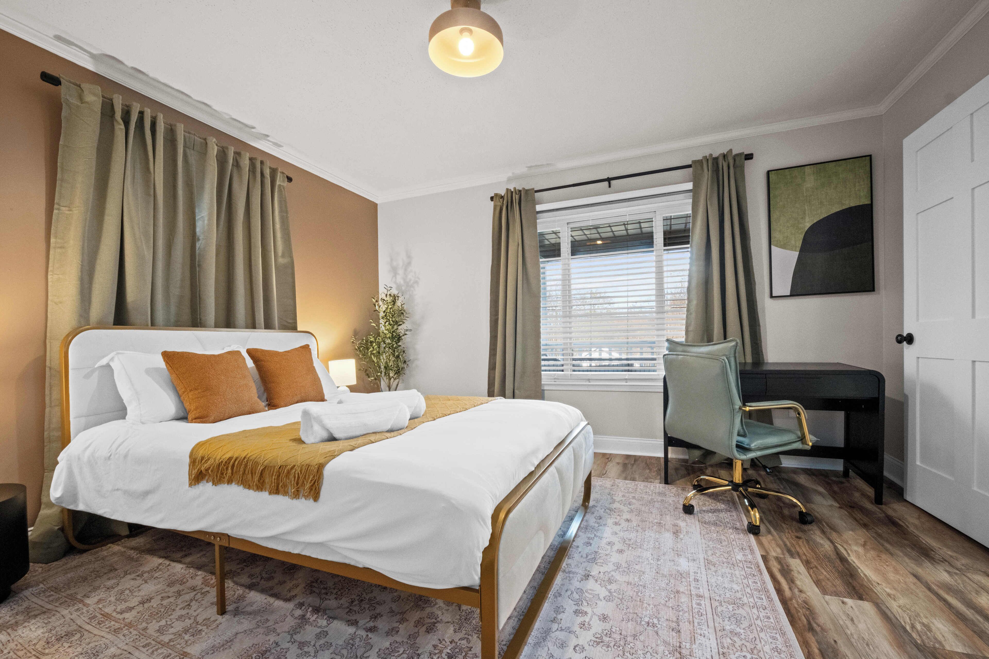 3 多间卧室、办公桌、WiFi、床单