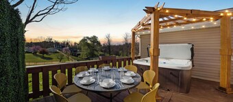 Adventure Basecamp, Walks to Kaymoor and Long point Trails, Hot Tub & Game Room