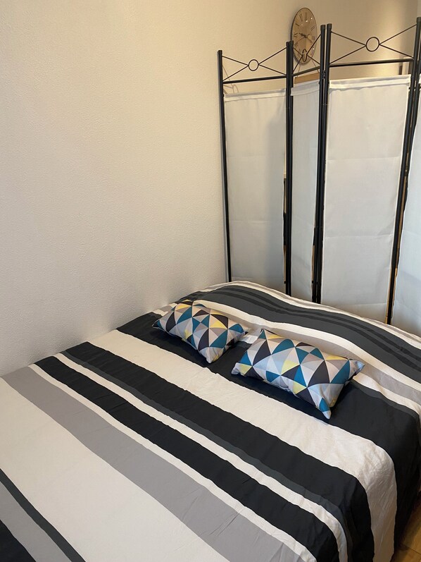 1 bedroom, iron/ironing board, travel cot, WiFi - Nancy, Superb air-conditioned studio 3 minutes from Place Stanislas, WIFI, fitted kitchen (Malzéville)