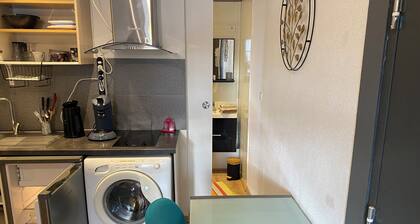 Nancy, Superb air-conditioned studio 3 minutes from Place Stanislas, WIFI, fitted kitchen