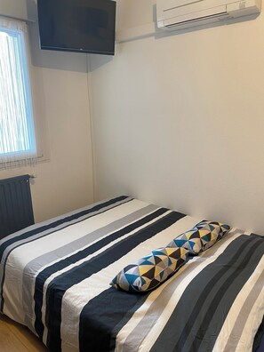 1 bedroom, iron/ironing board, travel cot, WiFi - Nancy, Superb air-conditioned studio 3 minutes from Place Stanislas, WIFI, fitted kitchen (Malzéville)