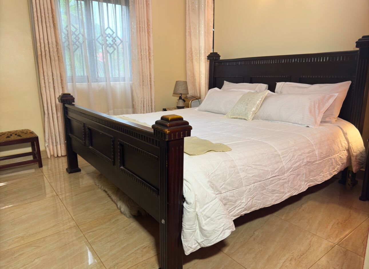 Desk, laptop workspace, free WiFi