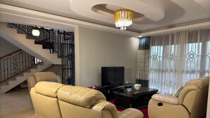 Family Suite | Living area - Harmony Heights (Kampala)